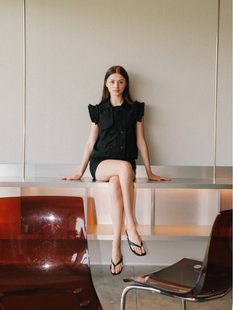 AUCTUS - Alma Ruffle Button Top