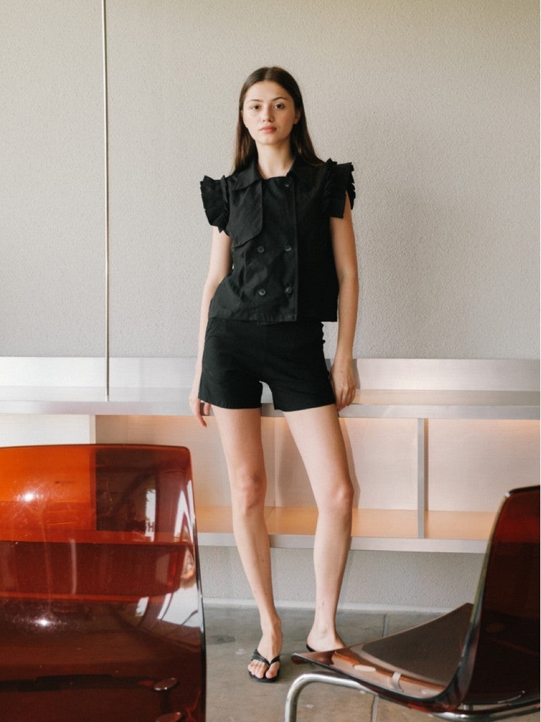 AUCTUS - Alma Ruffle Button Top